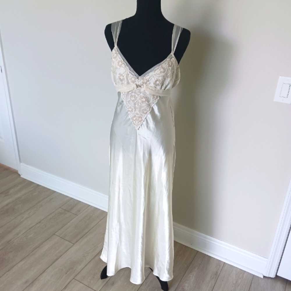 Flora White Nightgown Size Large